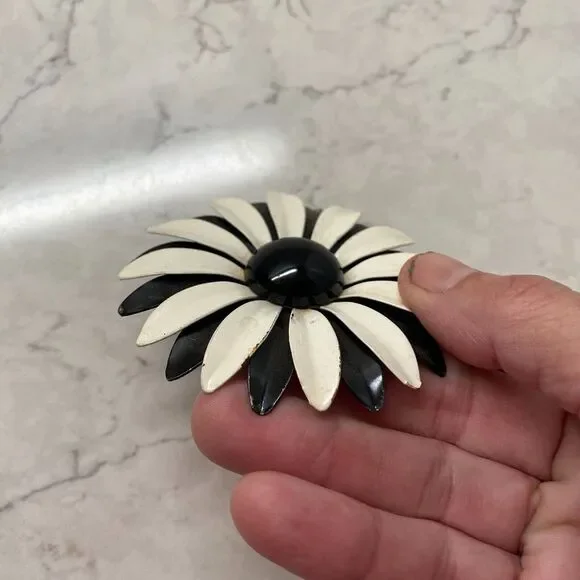 Vintage Women's Jewelry Black White Enamel Decorative Sunflower Brooch‎ Pin - Picture 7 of 9